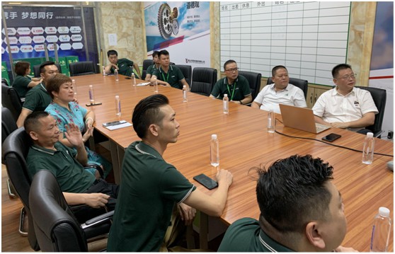 三只兔總裁韓軍一行蒞臨雷諾瓷磚膠參觀考察，初步達成合作意向