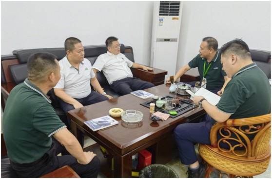 三只兔總裁韓軍一行蒞臨雷諾瓷磚膠參觀考察，初步達成合作意向